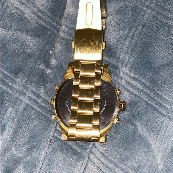 Watch - Picture 4 of 4